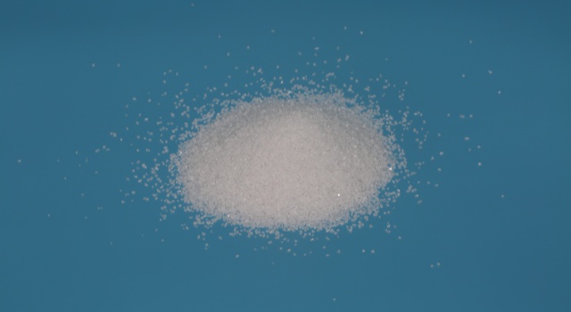 1752110105130950.jpg 白剛玉砂在玻璃加工中的獨特價值